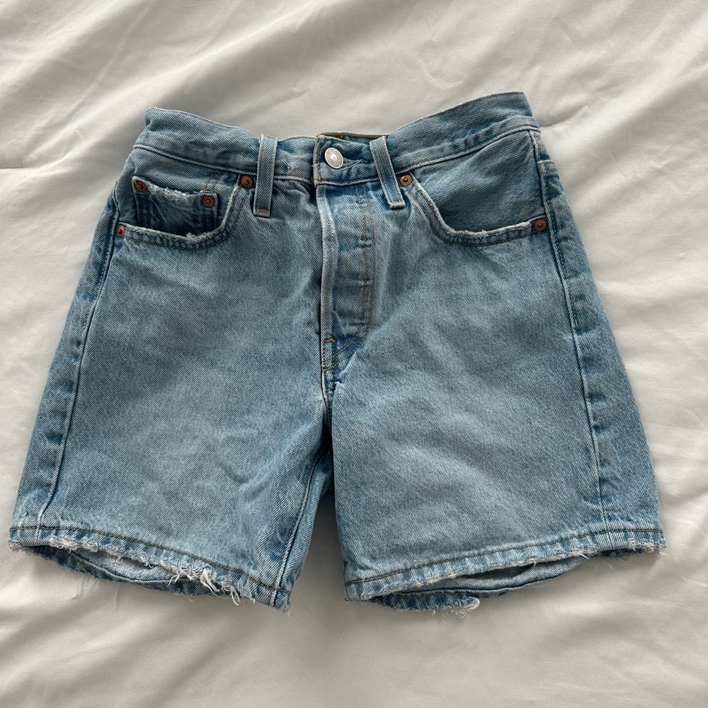 Levi’s 501 Mid Thigh Shorts - Picture 3 of 4